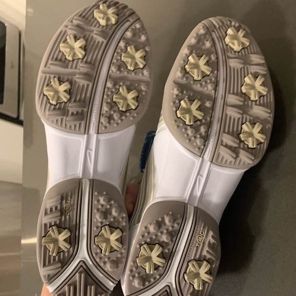 BRAND NEW Nike woman’s golf shoes - Picture 3 of 3
